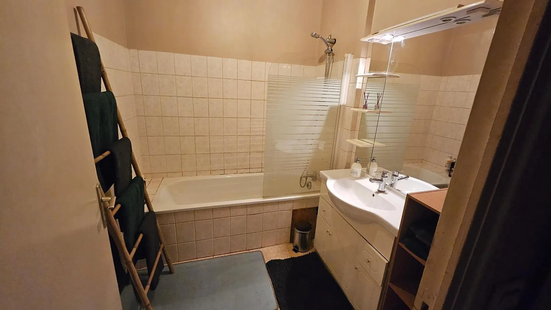 Appartement Entier, 2 Chambres, 7 Couchages, Tout Equipe La Forest-Landerneau